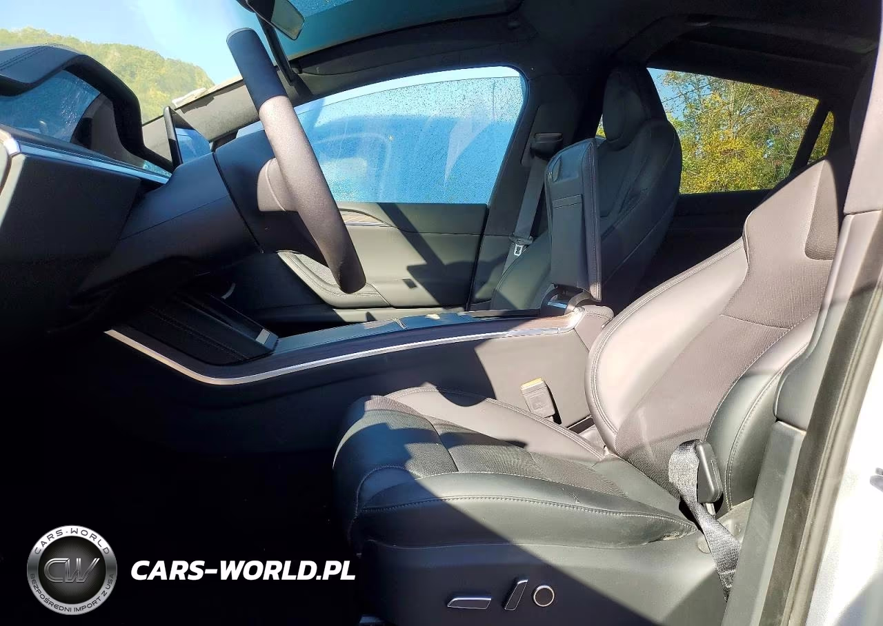 2025 Tesla Model X VIN:7SAXCBE50SF469862 - 7