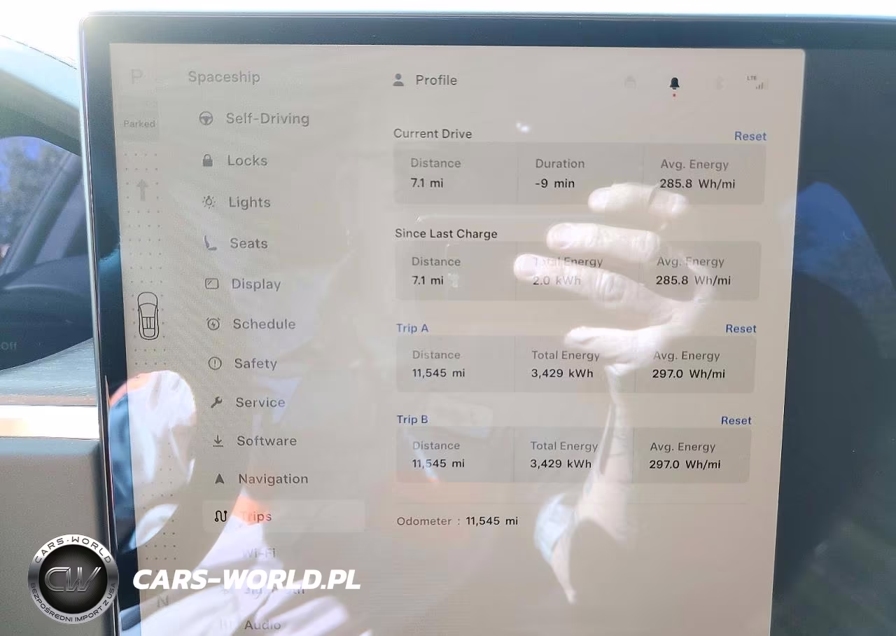 2025 Tesla Model X VIN:7SAXCBE50SF469862 - 9