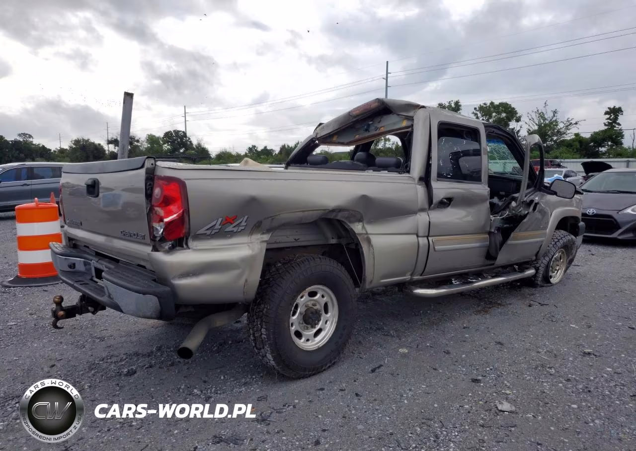 2003 Chevrolet Silverado K2500 Heavy Duty VIN:1GCHK23133F139926 - 3