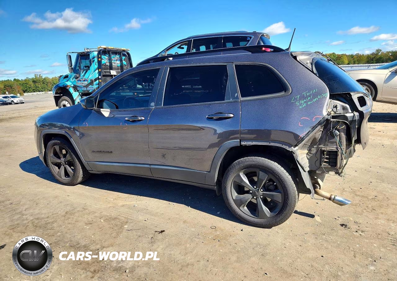 2018 Jeep Cherokee Latitude VIN:1C4PJLCB1JD519207 - 2