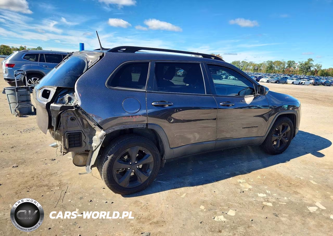 2018 Jeep Cherokee Latitude VIN:1C4PJLCB1JD519207 - 3