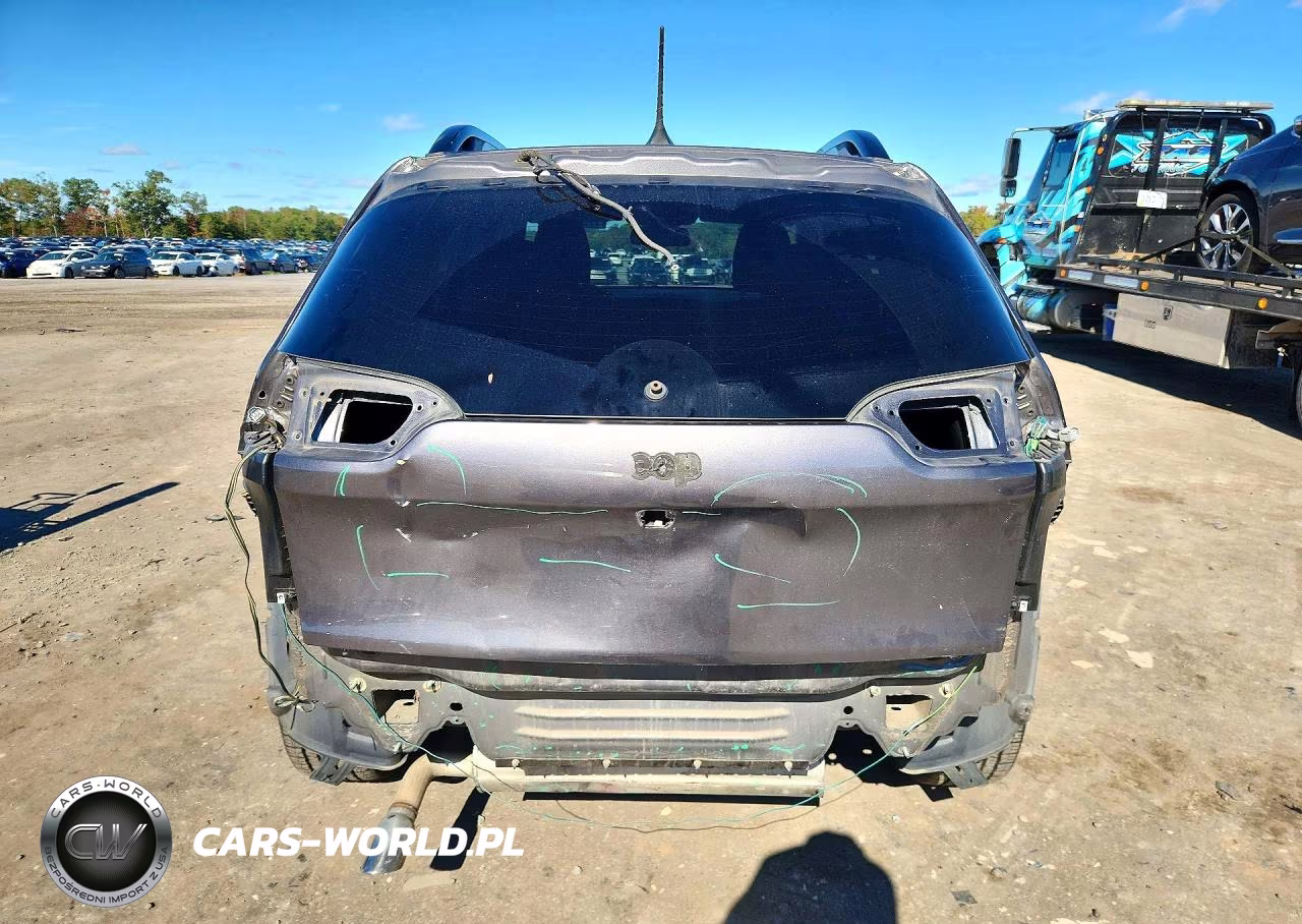 2018 Jeep Cherokee Latitude VIN:1C4PJLCB1JD519207 - 6
