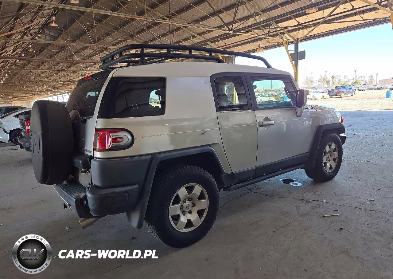 2007 Toyota Fj Cruiser Base VIN:JTEZU11F770017307 - 3