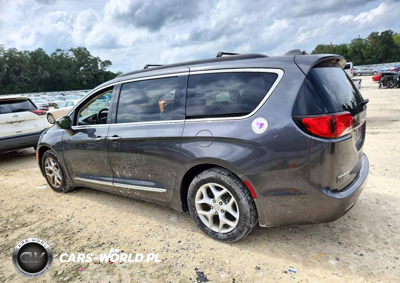 2017 Chrysler Pacifica Touring L VIN:2C4RC1BG9HR534338 - 2