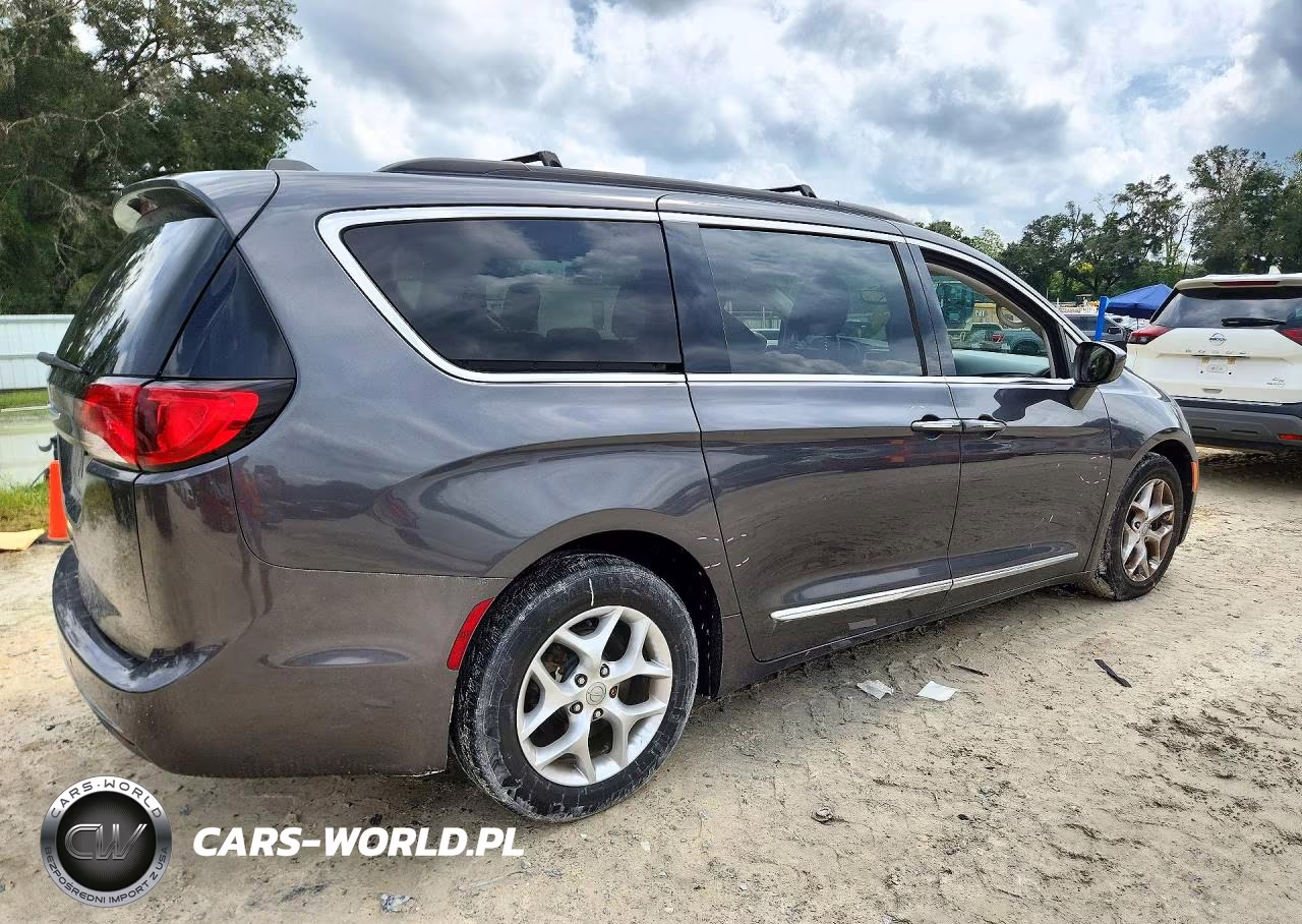 2017 Chrysler Pacifica Touring L VIN:2C4RC1BG9HR534338 - 3