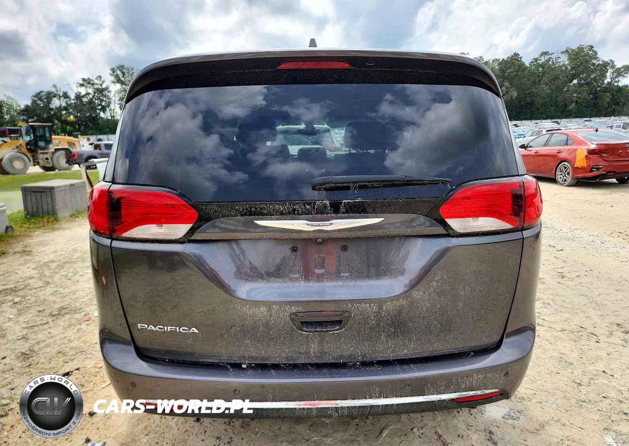 2017 Chrysler Pacifica Touring L VIN:2C4RC1BG9HR534338 - 6