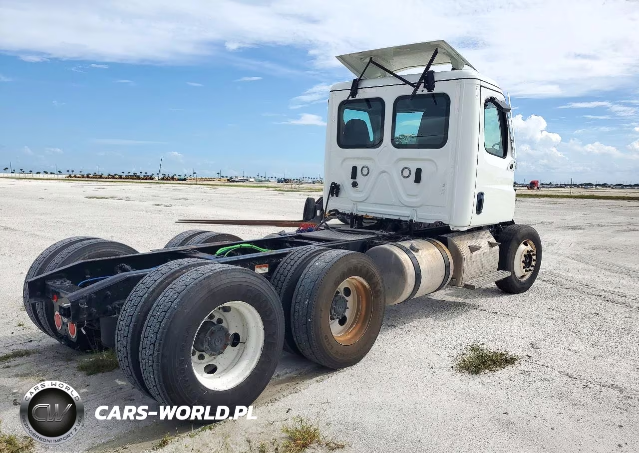 2024 Freightliner Cascadia 126" Day Cab Truck Cab And Chassis VIN:3AKJHLDV2RDUG5845 - 3