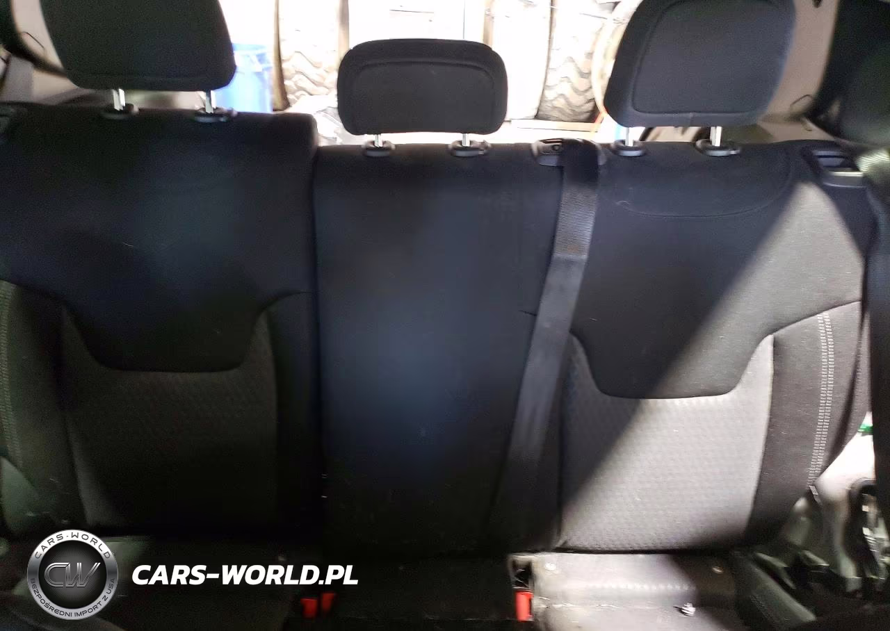 2021 Jeep Renegade Latitude VIN:ZACNJDBBXMPM65231 - 10