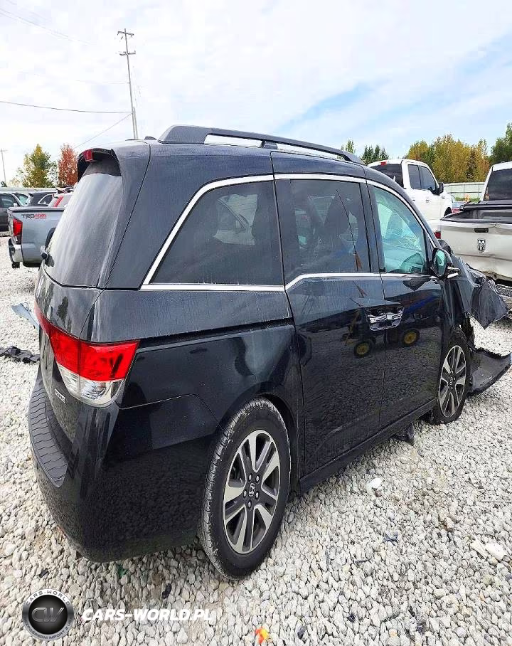 2014 Honda Odyssey Touring VIN:5FNRL5H93EB042850 - 3
