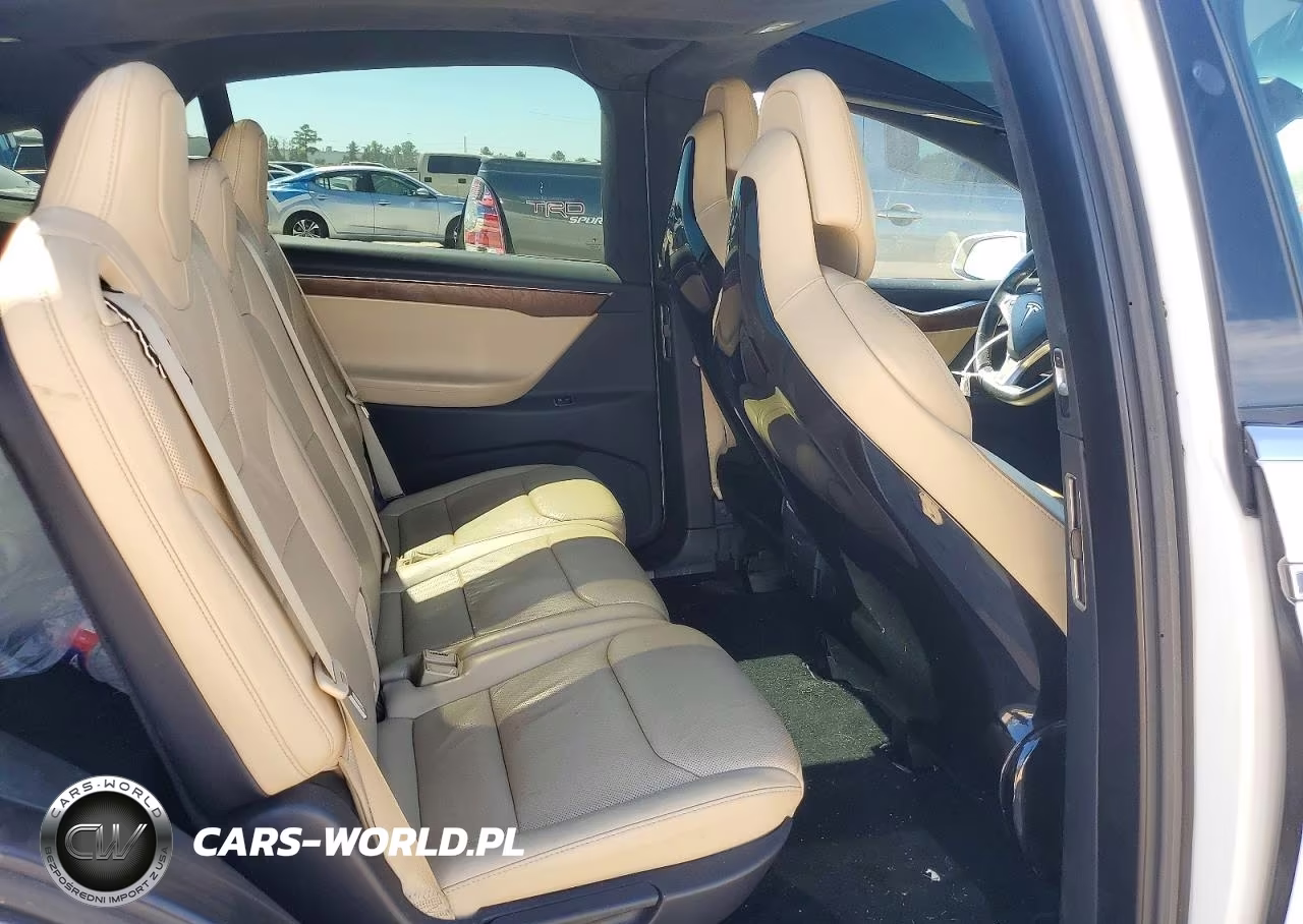 2017 Tesla Model X VIN:5YJXCDE25HF028042 - 11