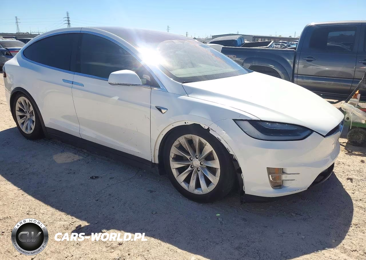 2017 Tesla Model X VIN:5YJXCDE25HF028042 - 4