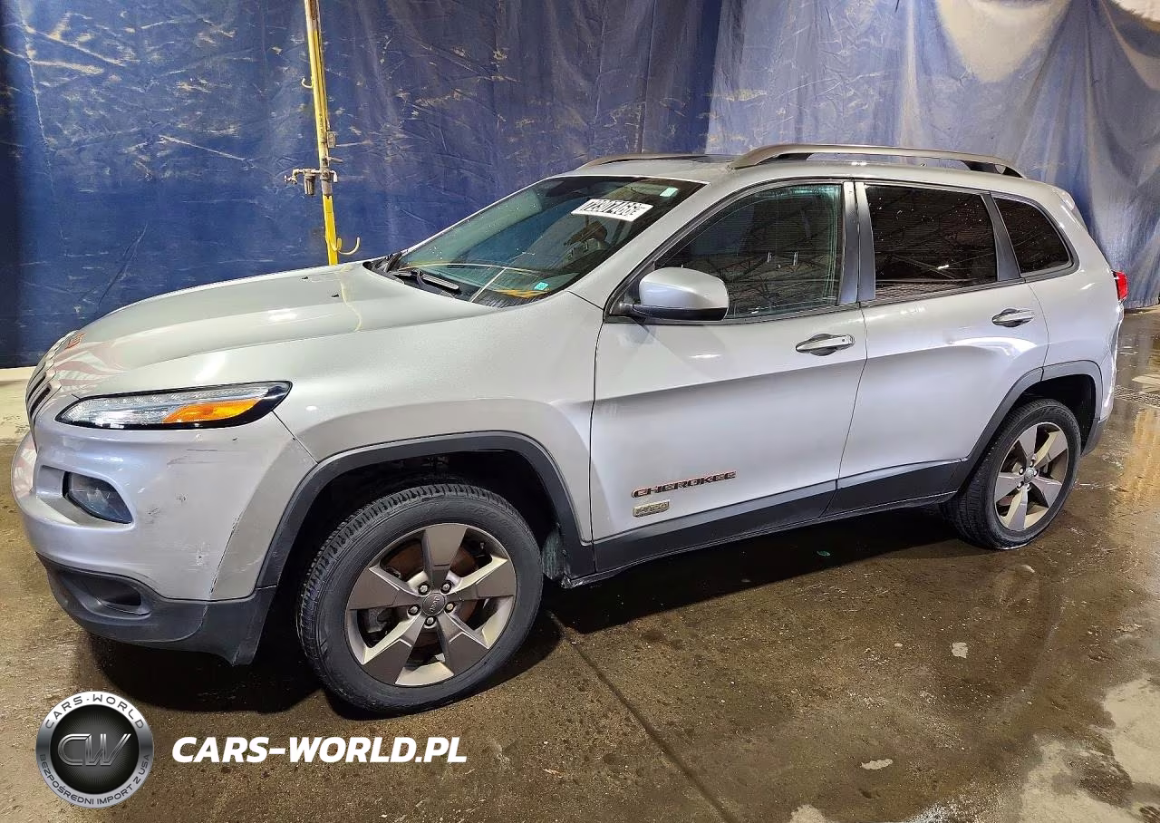 2016 Jeep Cherokee Latitude VIN:1C4PJMCB7GW305549 - 1