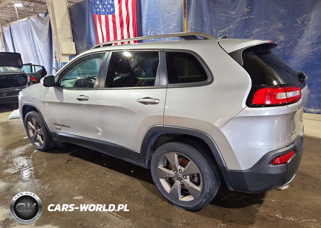 2016 Jeep Cherokee Latitude VIN:1C4PJMCB7GW305549 - 2
