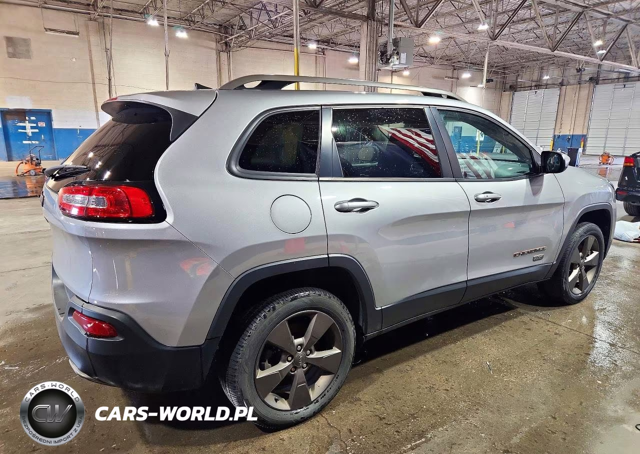 2016 Jeep Cherokee Latitude VIN:1C4PJMCB7GW305549 - 3