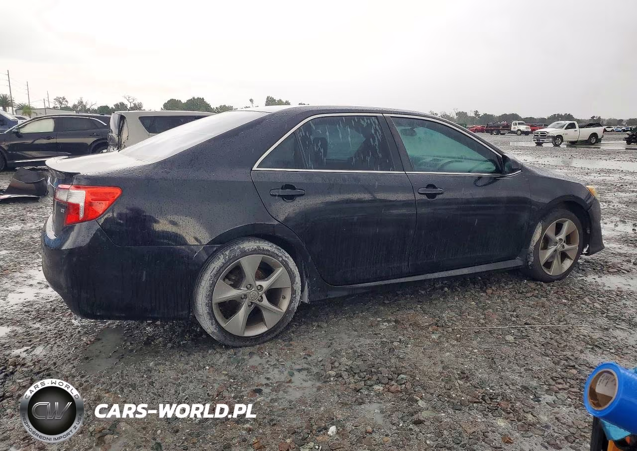 2014 Toyota Camry Se Sport VIN:4T1BF1FK3EU344956 - 3