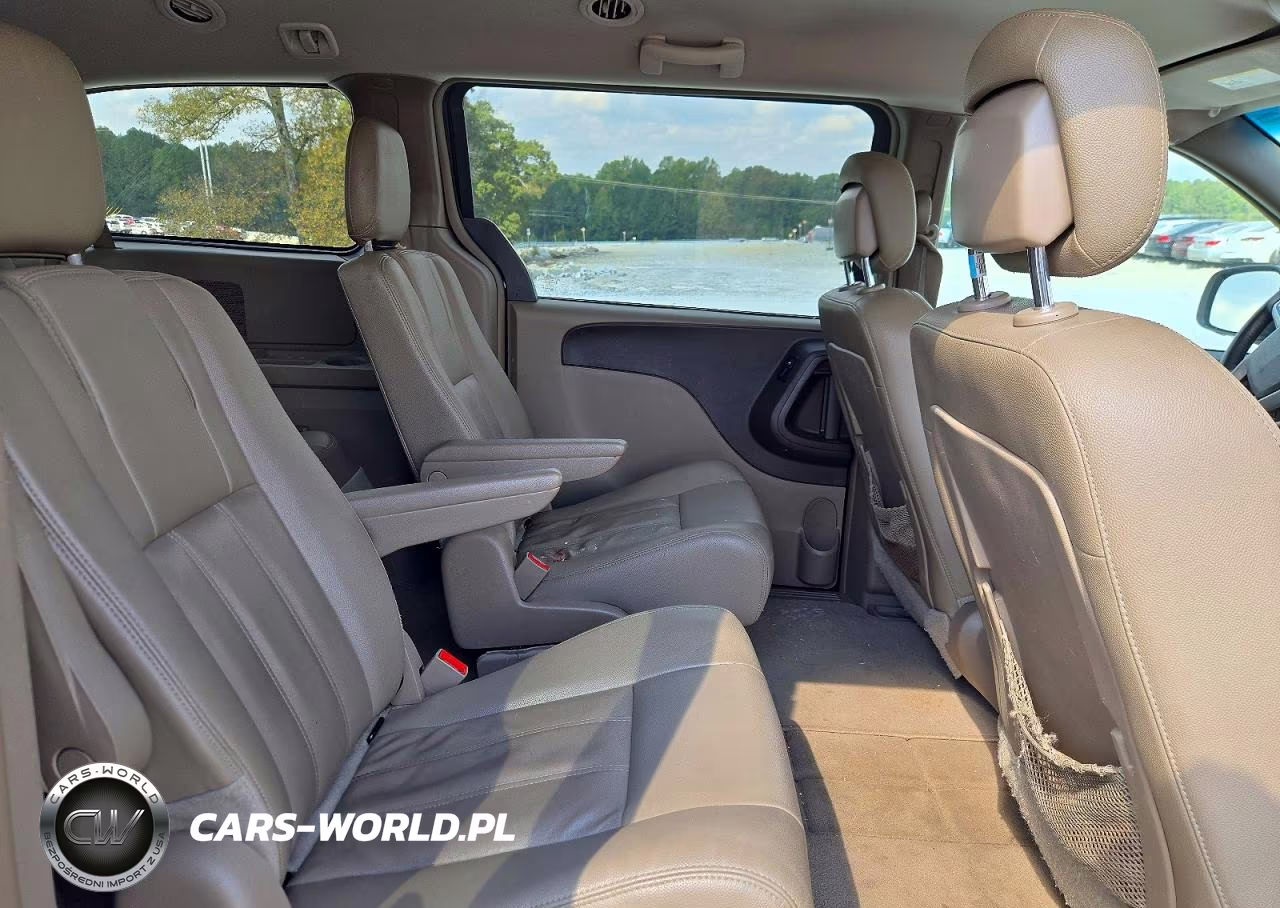 2016 Chrysler Town & Country Touring VIN:2C4RC1BG6GR298214 - 11