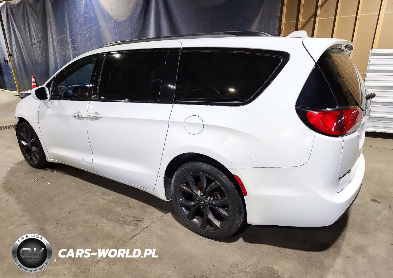 2018 Chrysler Pacifica Touring L VIN:2C4RC1BG7JR174878 - 2