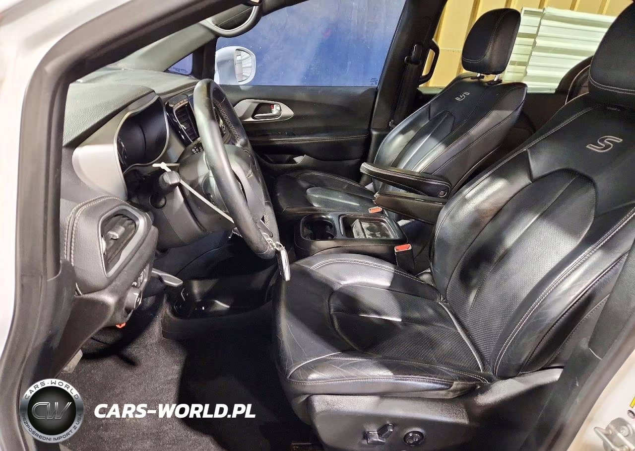 2018 Chrysler Pacifica Touring L VIN:2C4RC1BG7JR174878 - 7