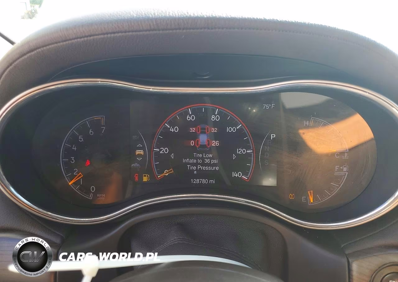 2014 Jeep Grand Cherokee Overland VIN:1C4RJFCG0EC233379 - 9