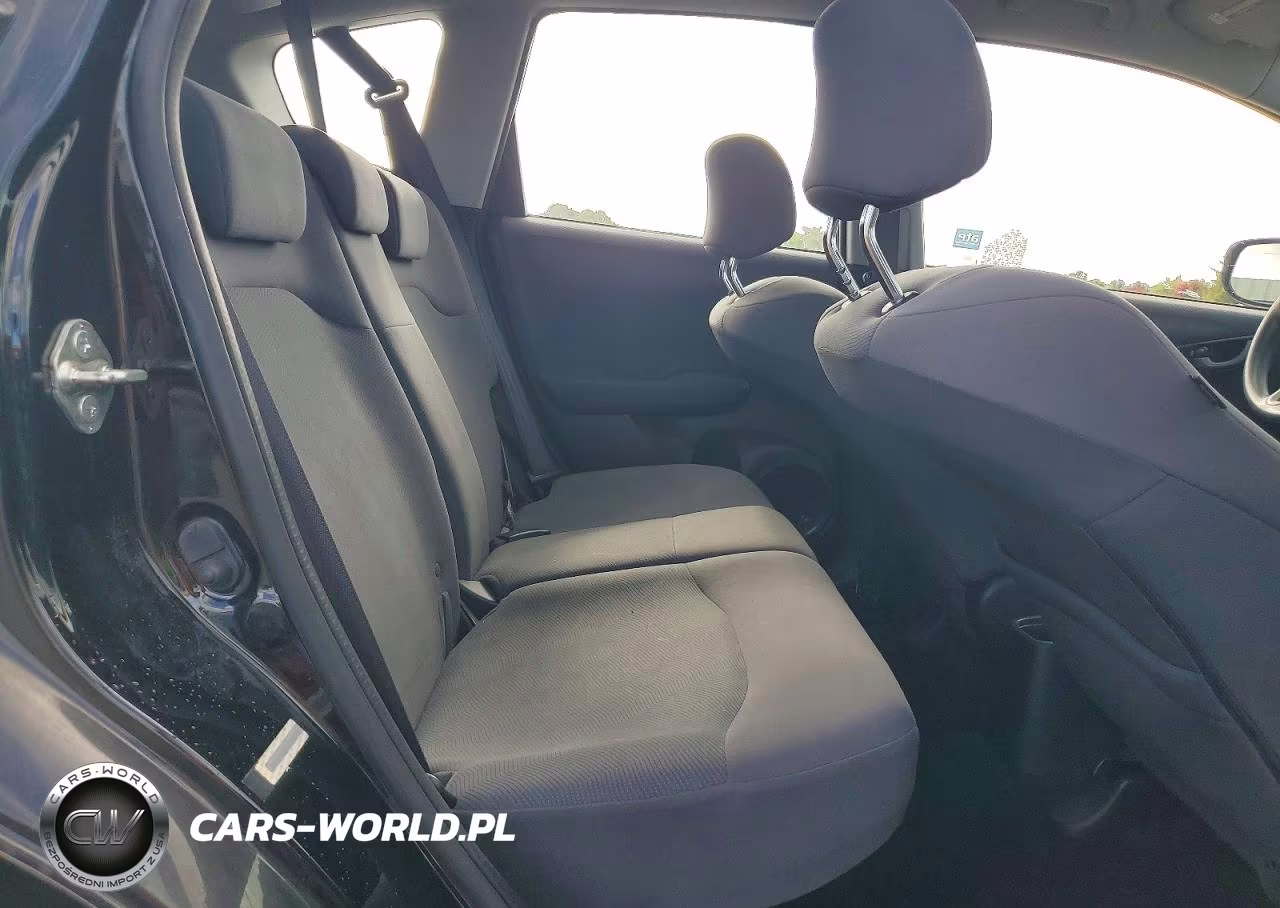 2010 Honda Fit VIN:JHMGE8H20AC003340 - 10