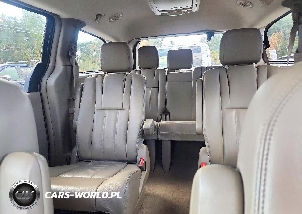 2015 Chrysler Town & Country Touring VIN:2C4RC1BG7FR654605 - 10