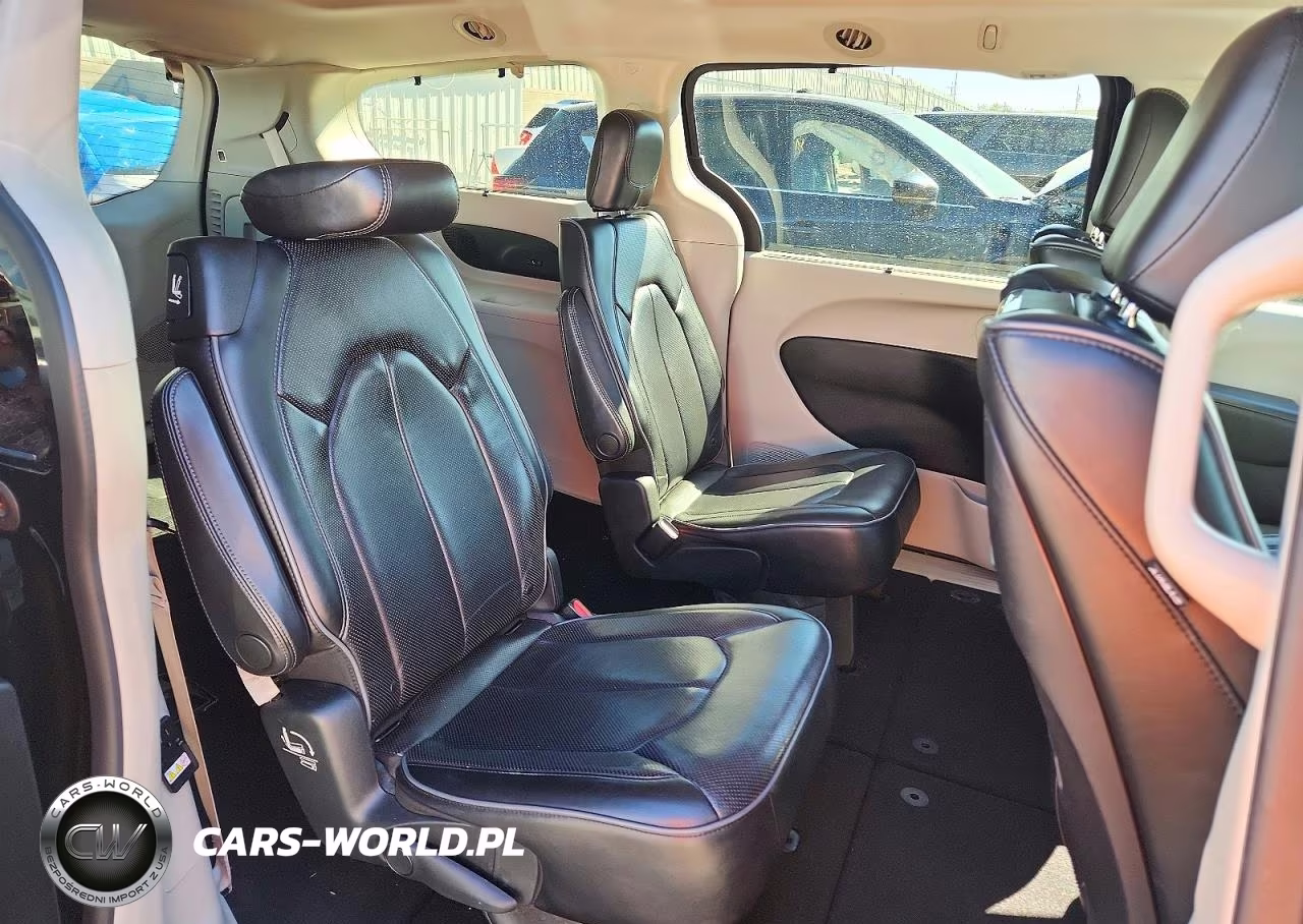 2018 Chrysler Pacifica Limited VIN:2C4RC1GG5JR226159 - 10