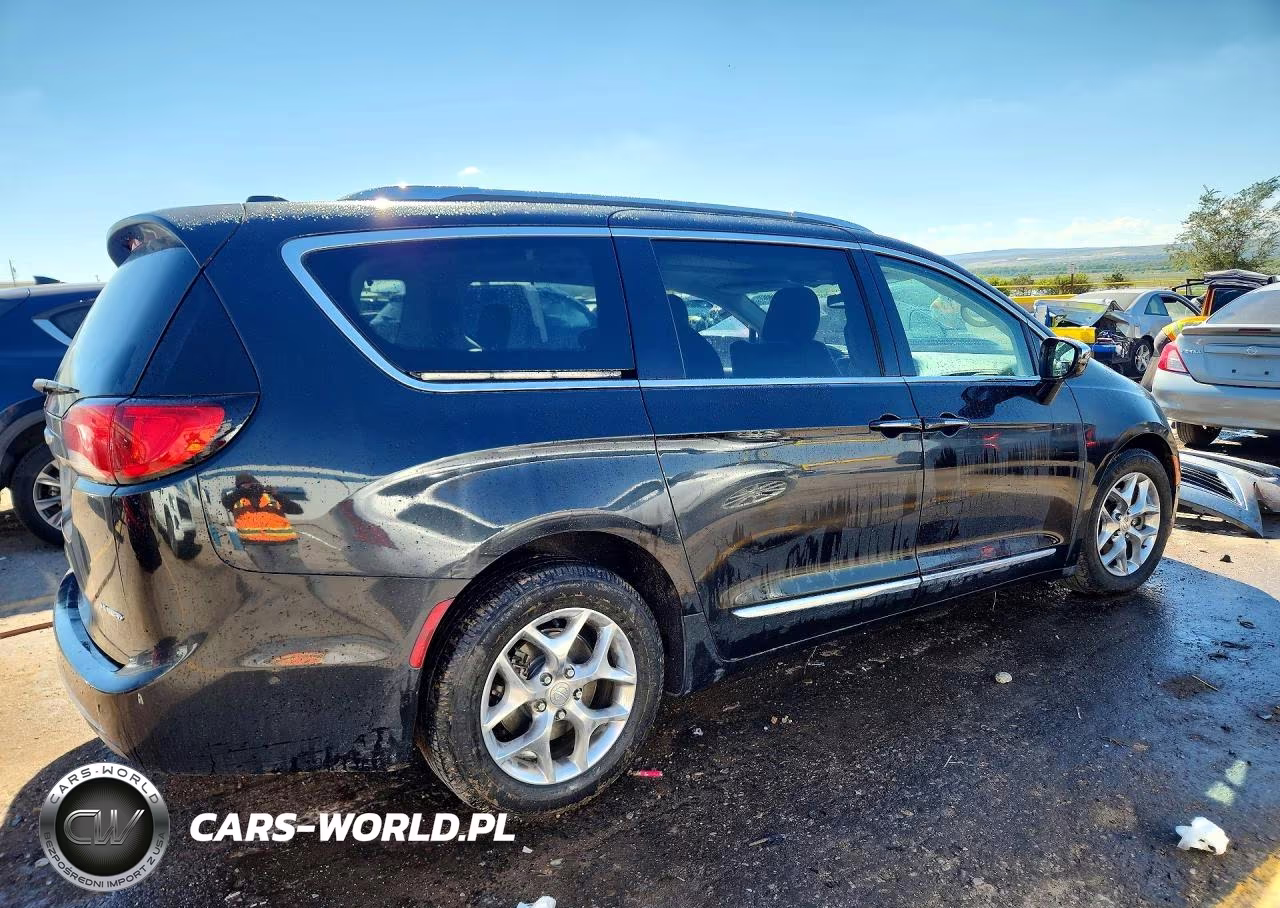 2018 Chrysler Pacifica Limited VIN:2C4RC1GG5JR226159 - 3