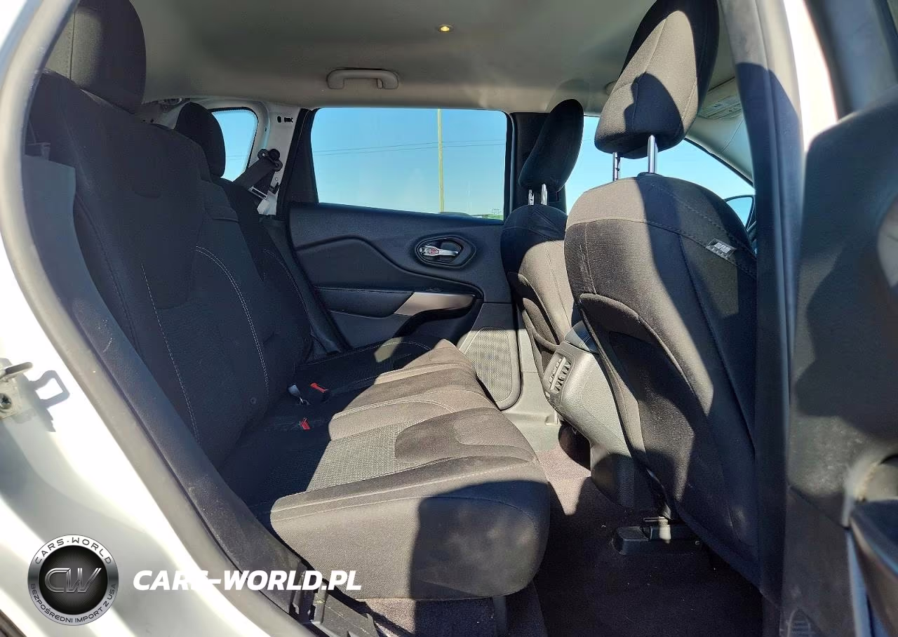 2019 Jeep Cherokee Latitude VIN:1C4PJLCB7KD241401 - 11
