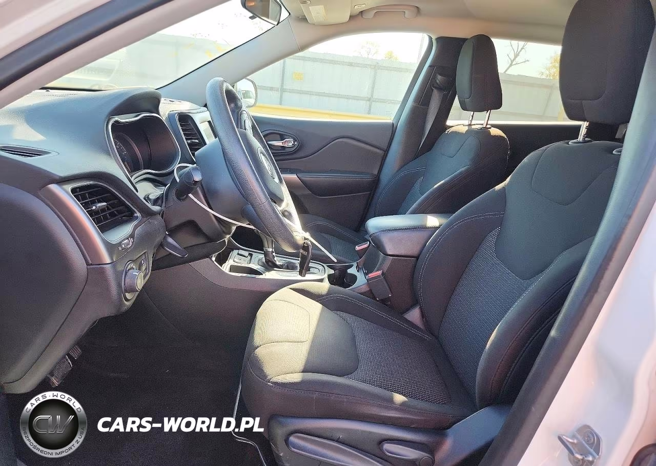 2019 Jeep Cherokee Latitude VIN:1C4PJLCB7KD241401 - 7