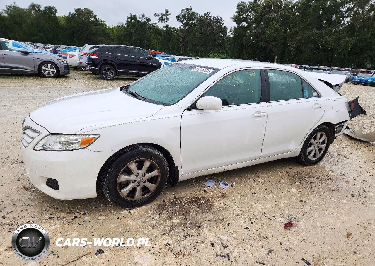 2011 Toyota Camry Le – zdjęcie 1 z 13