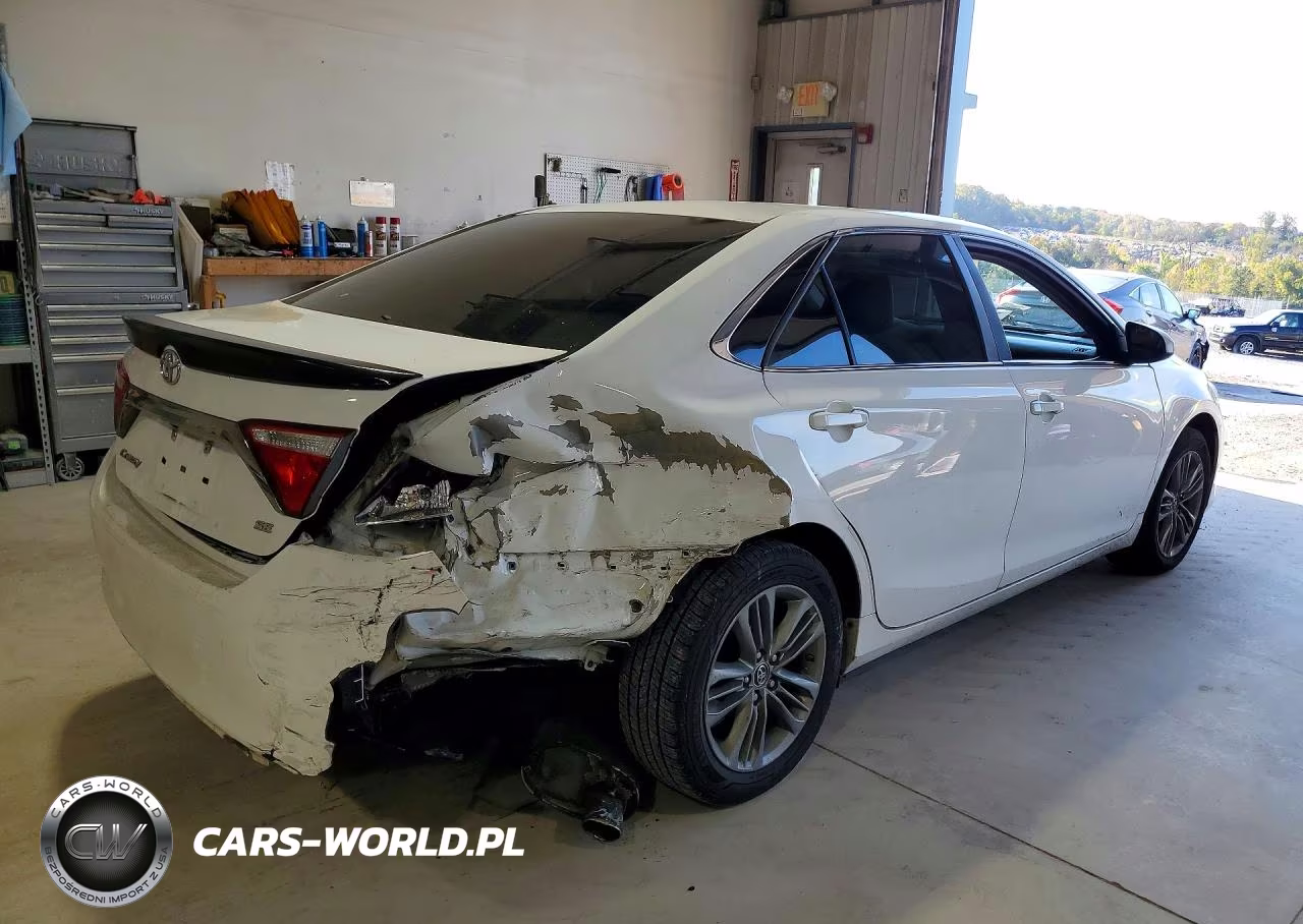 2015 Toyota Camry Se VIN:4T1BF1FK2FU031124 - 3