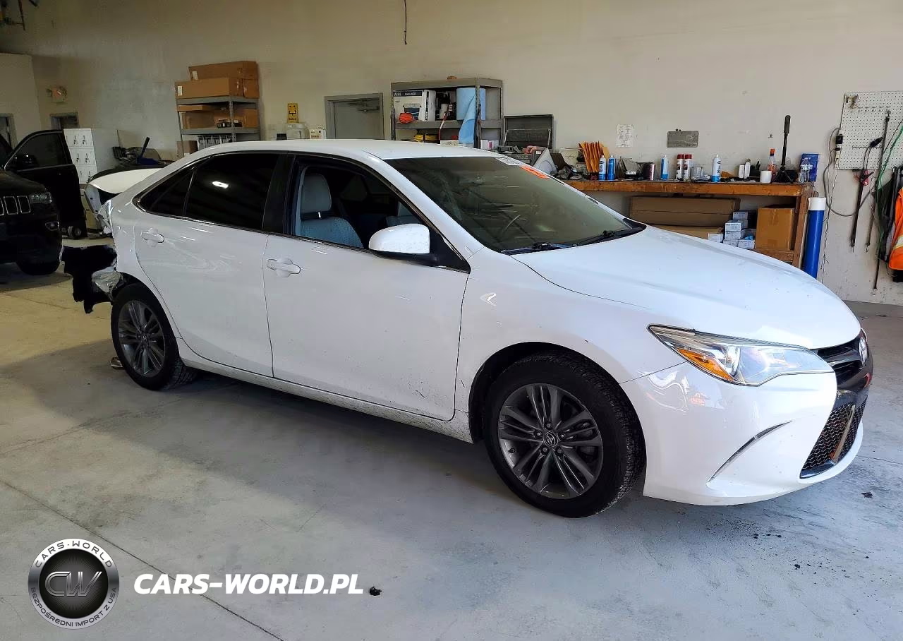 2015 Toyota Camry Se VIN:4T1BF1FK2FU031124 - 4