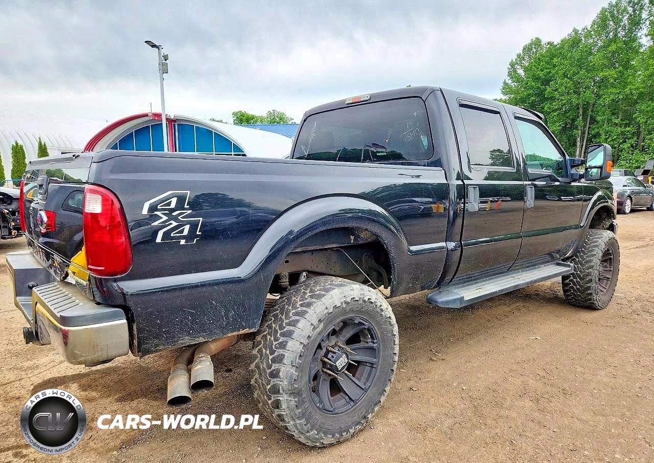 2014 Ford F250 Super Duty VIN:1FT7W2B6XEEA24617 - 3