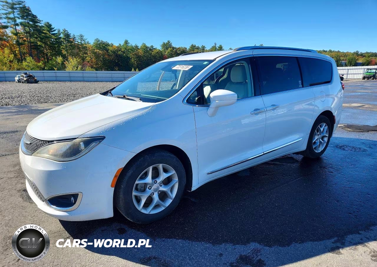 2017 Chrysler Pacifica Touring L Plus