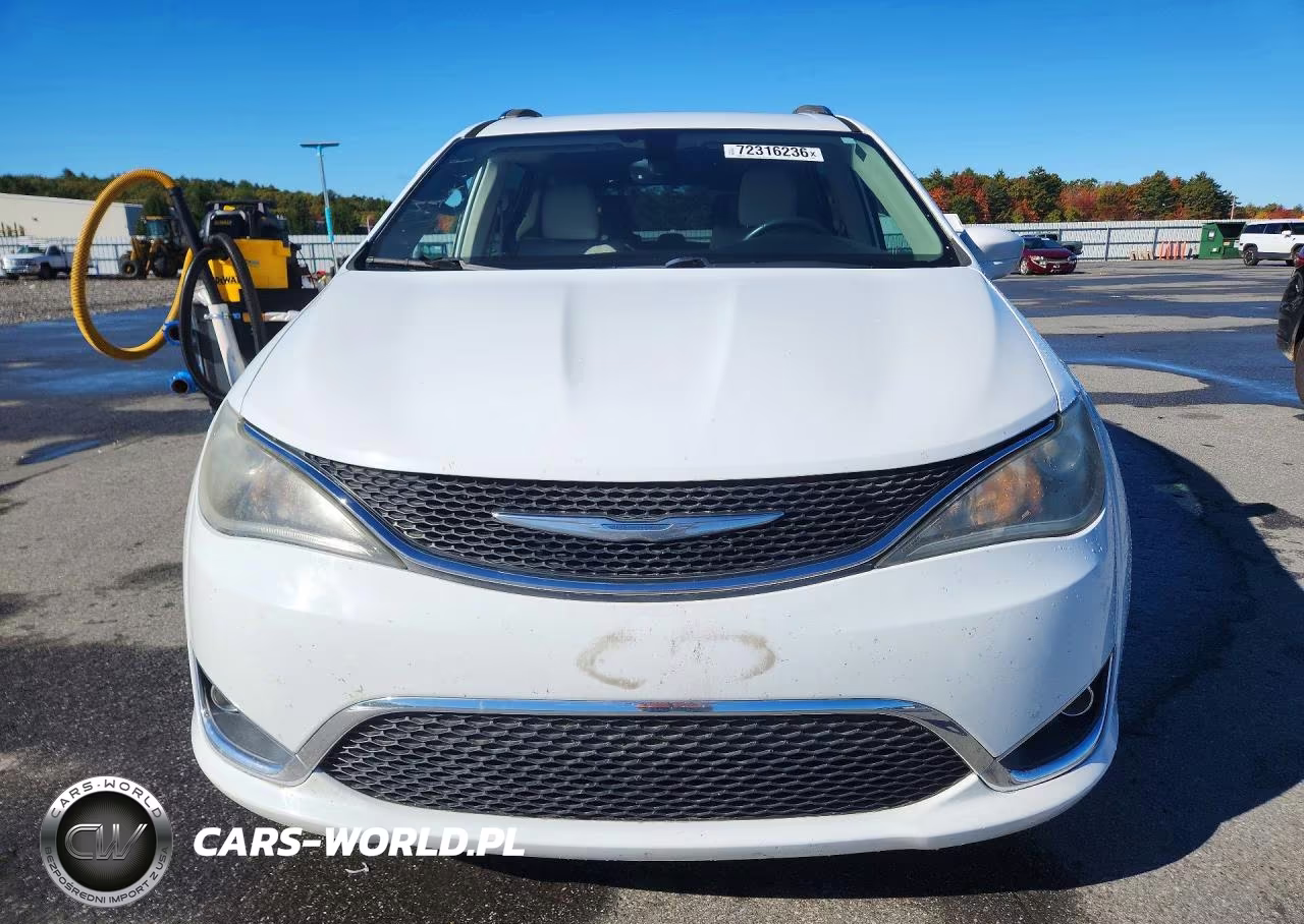 2017 Chrysler Pacifica Touring L Plus VIN:2C4RC1EG9HR534318 - 5
