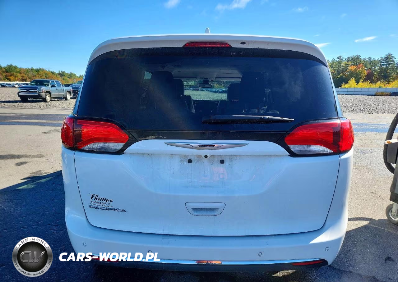 2017 Chrysler Pacifica Touring L Plus VIN:2C4RC1EG9HR534318 - 6