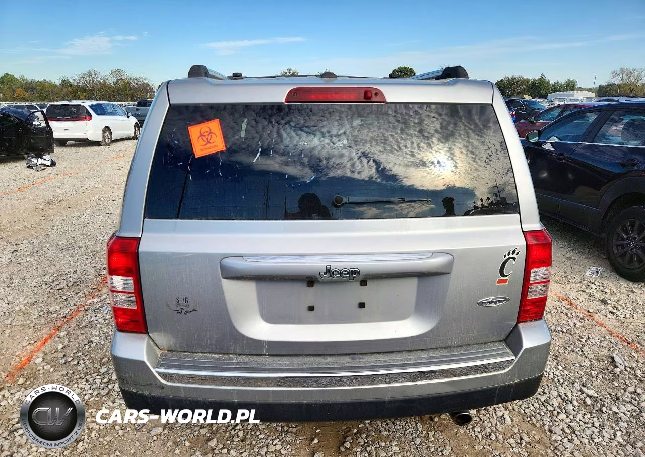 2016 Jeep Patriot Latitude VIN:1C4NJPFA7GD800115 - 6