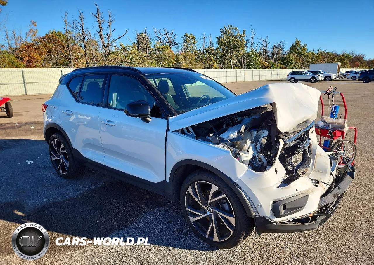 2019 Volvo Xc40 T5 R-Design VIN:YV4162UM3K2104403 - 4
