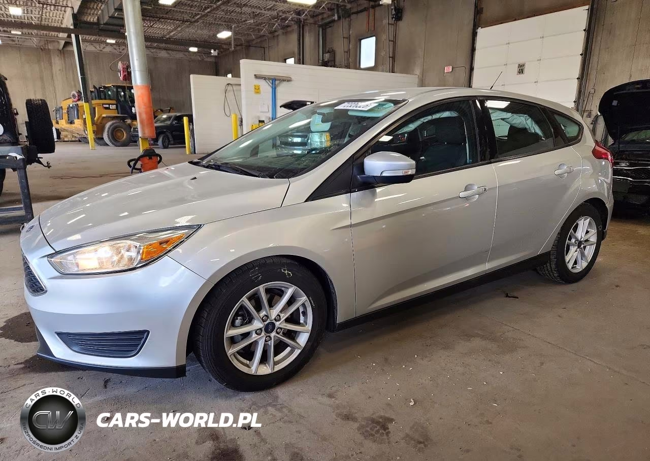2017 Ford Focus Se VIN:1FADP3K28HL239311 - 1