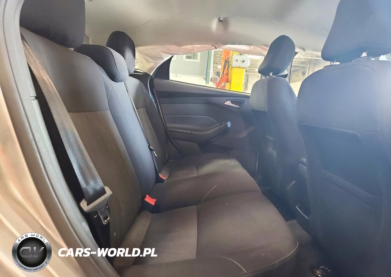2017 Ford Focus Se VIN:1FADP3K28HL239311 - 10