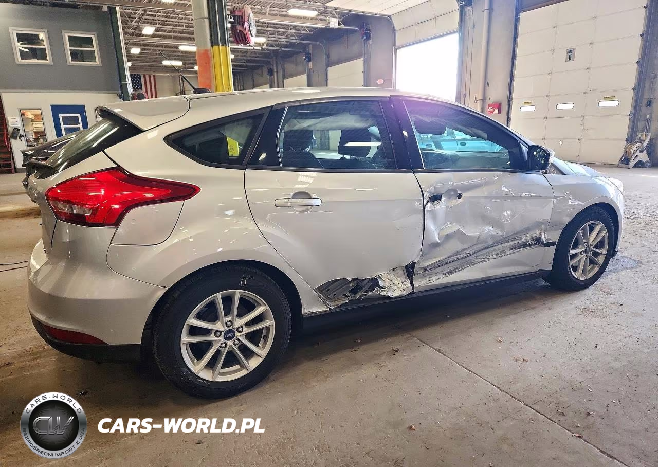 2017 Ford Focus Se VIN:1FADP3K28HL239311 - 3