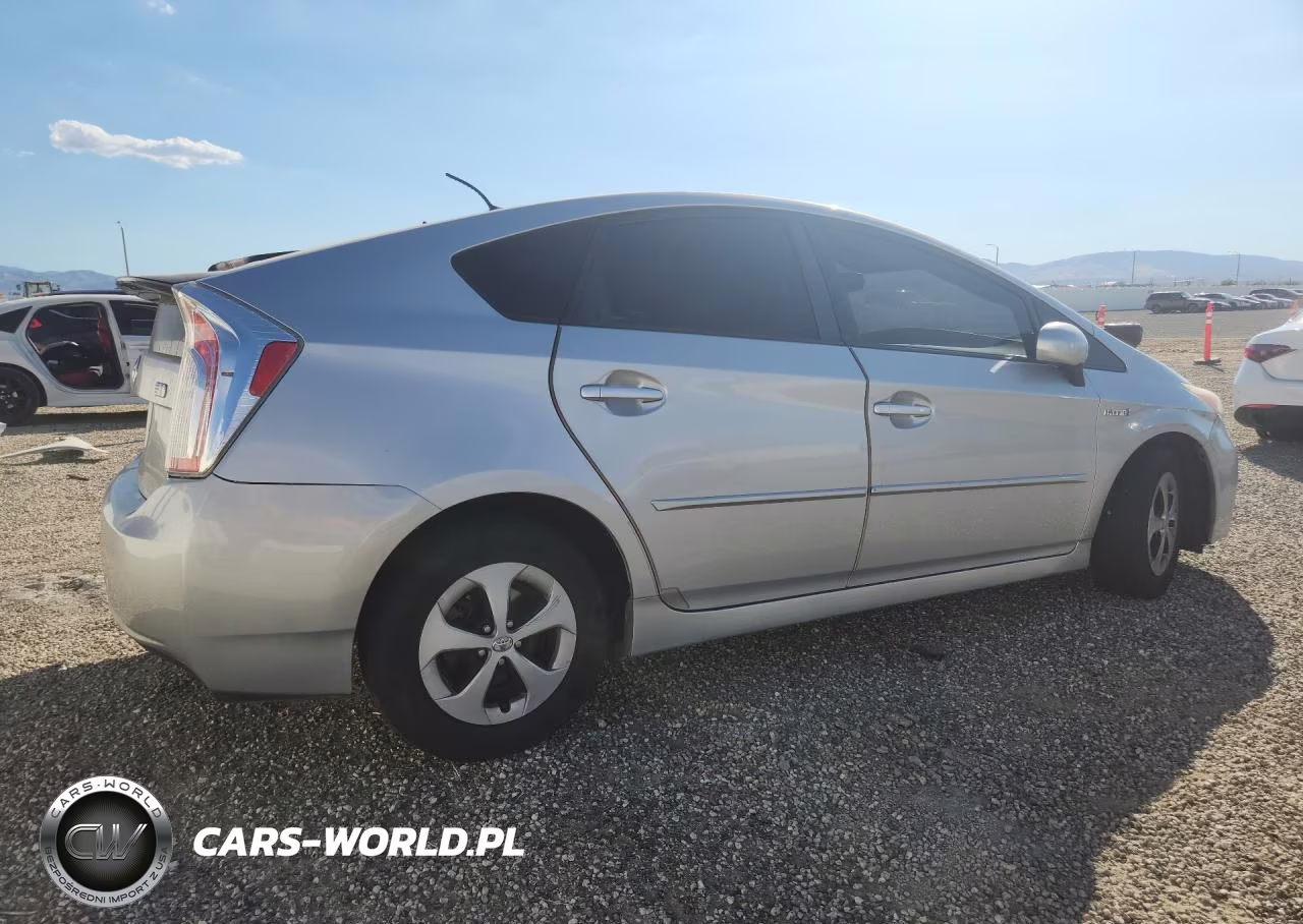 2013 Toyota Prius Four VIN:JTDKN3DU9D1689920 - 3
