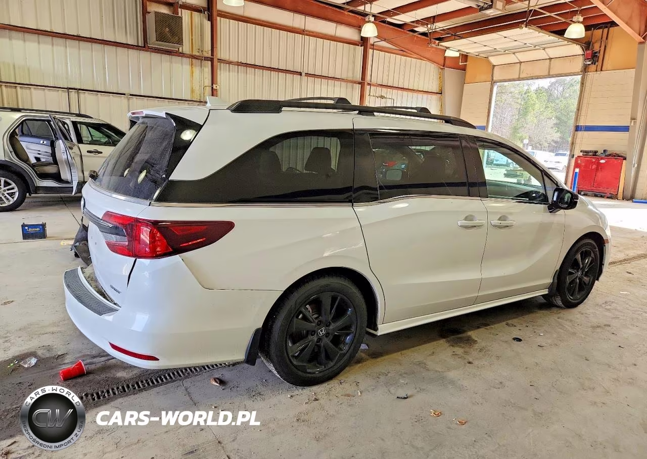 2023 Honda Odyssey Sport-L VIN:5FNRL6H74PB061513 - 3