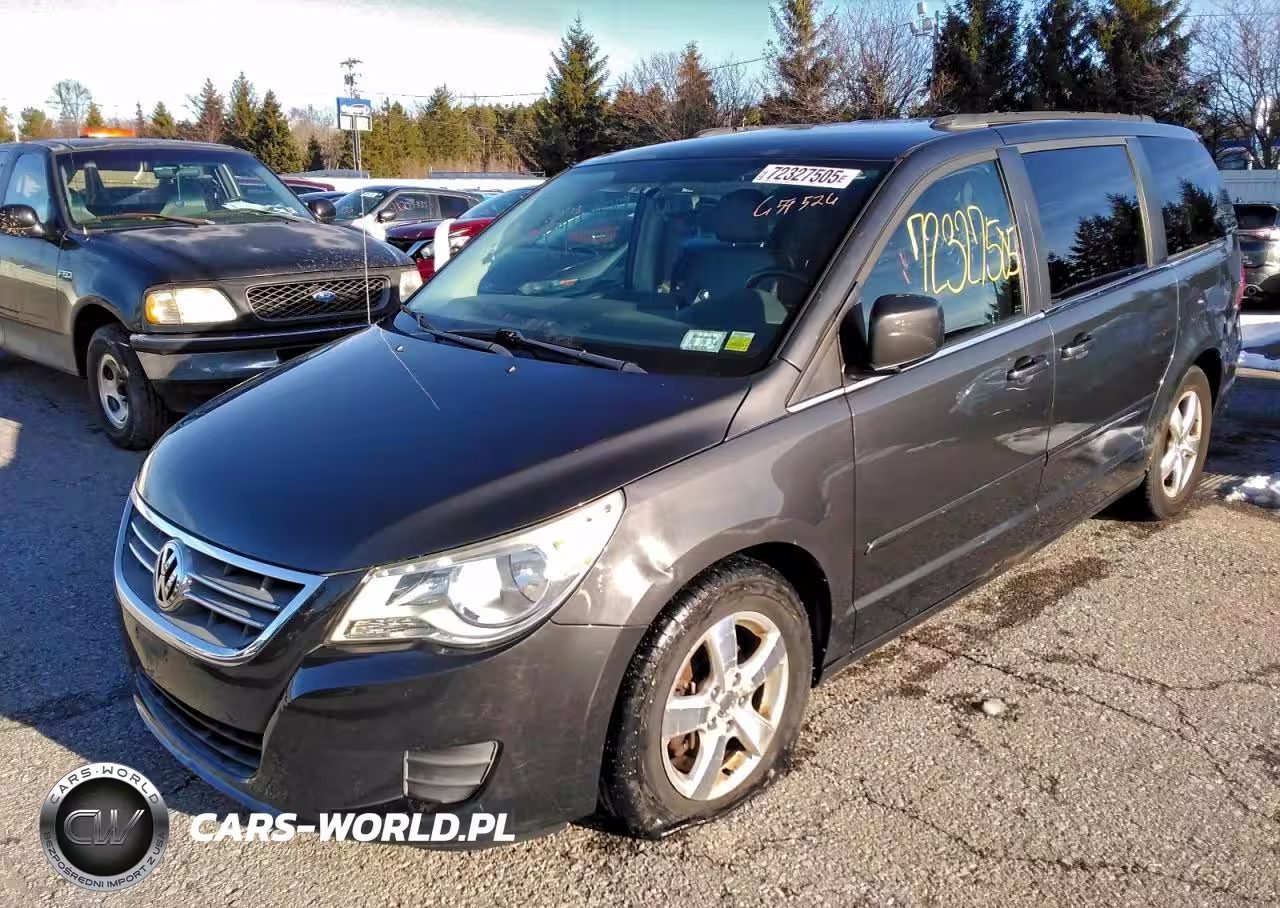 2011 Volkswagen Routan Se