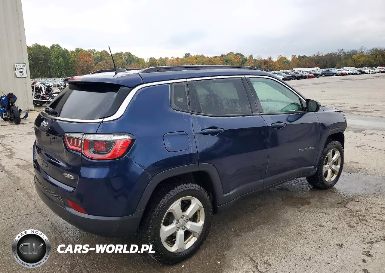 2018 Jeep Compass Latitude VIN:3C4NJDBB1JT470583 - 3