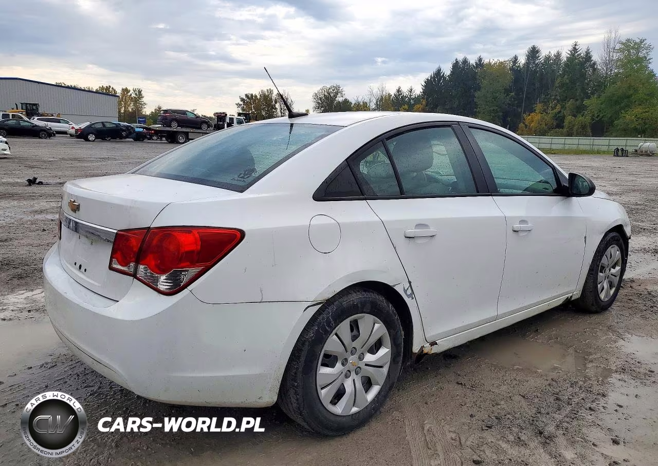 2014 Chevrolet Cruze Ls VIN:1G1PA5SG2E7183668 - 3