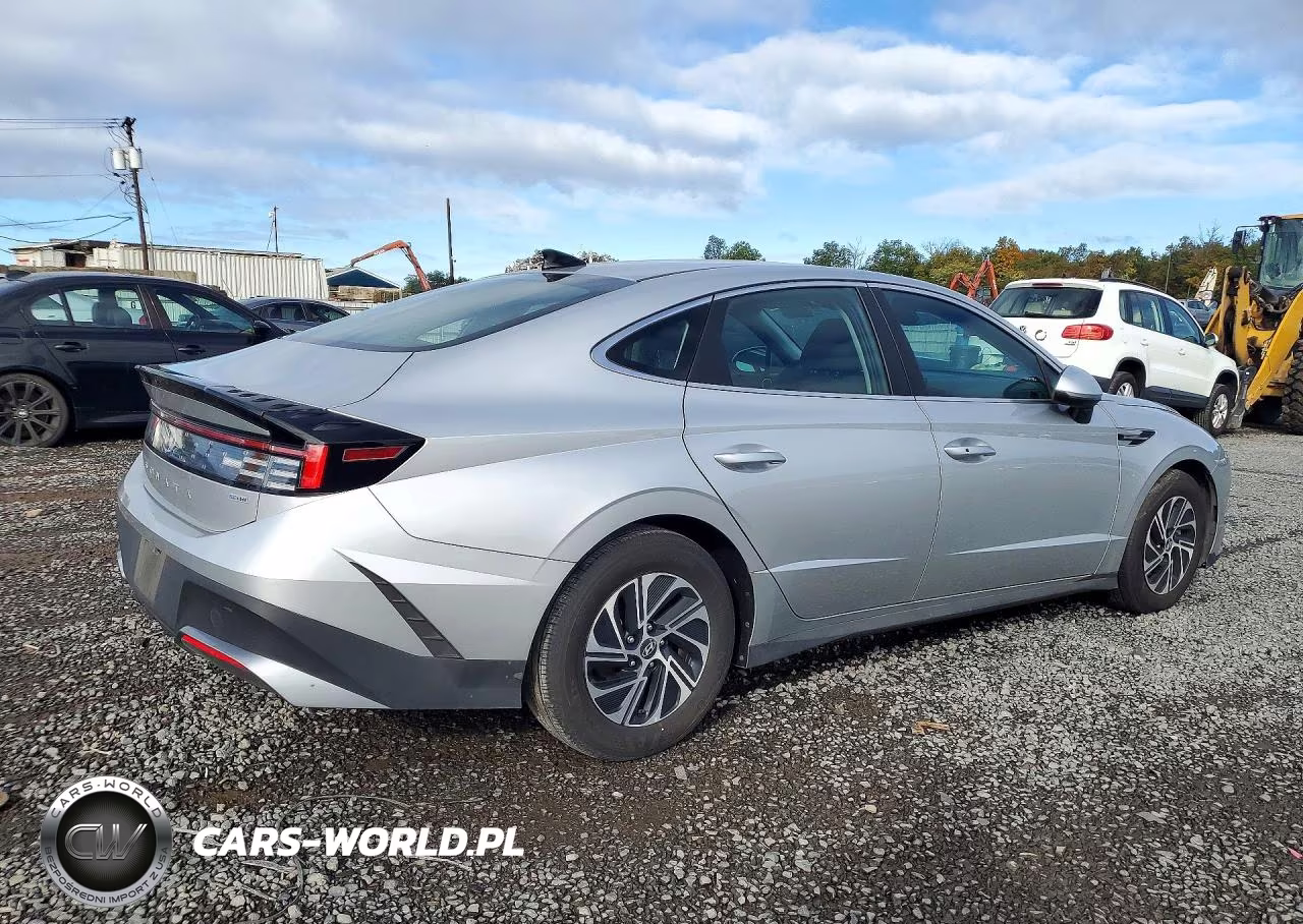 2026 Hyundai Sonata Hybrid Blue VIN:KMHL24JJ0TA136001 - 3