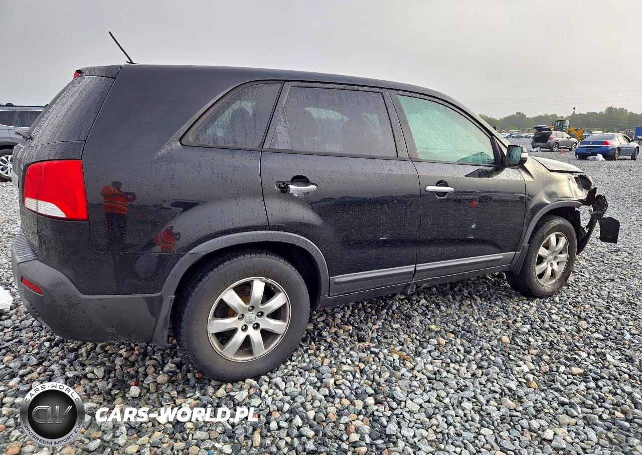 2012 Kia Sorento Lx VIN:5XYKT3A10CG233061 - 3