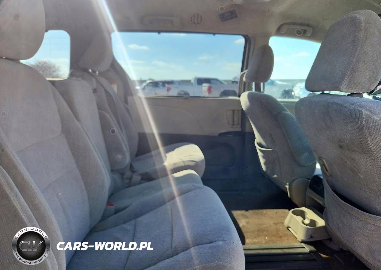2018 Toyota Sienna Le VIN:5TDKZ3DC2JS950265 - 11