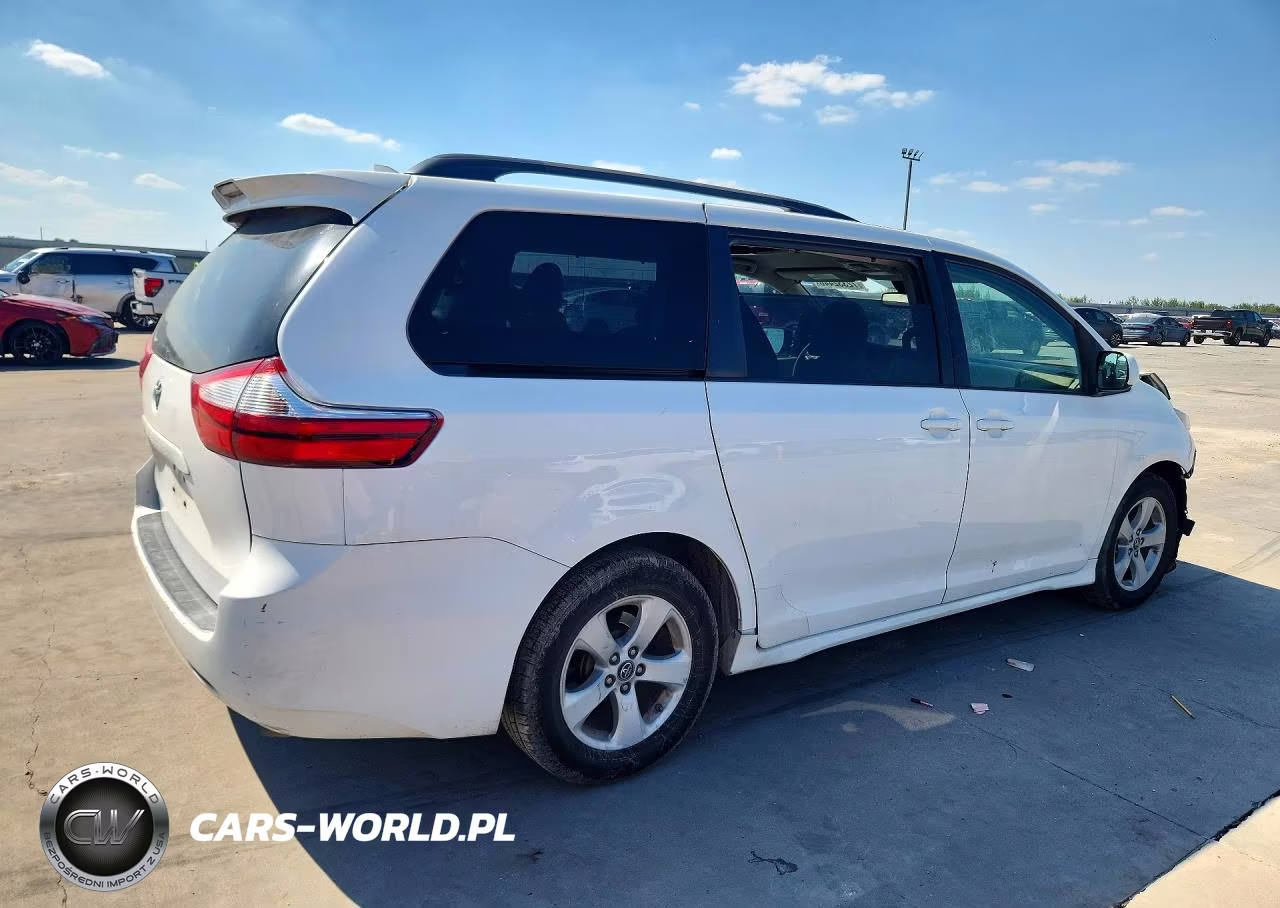 2018 Toyota Sienna Le VIN:5TDKZ3DC2JS950265 - 3